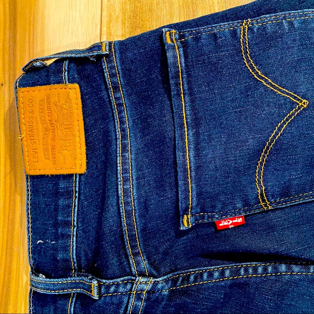High Waisted Levi’s Dark wash Denim Mom Jeans